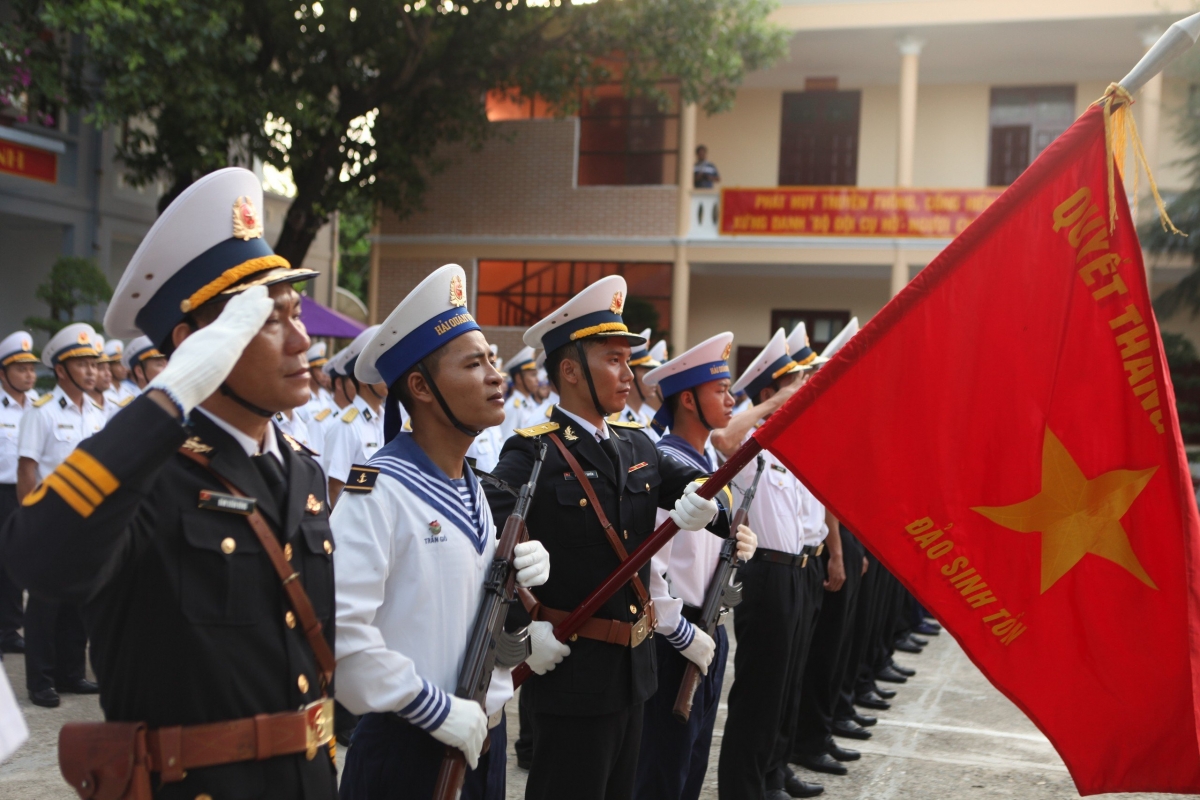 Thiêng liêng Lễ chào cờ sáng mùng 1 Tết trên quần đảo Trường Sa