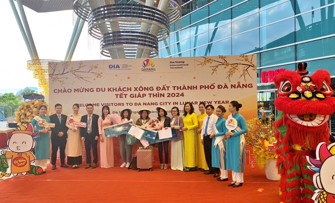 Đón những vị khách du lịch đầu tiên xông đất thành phố Đà Nẵng