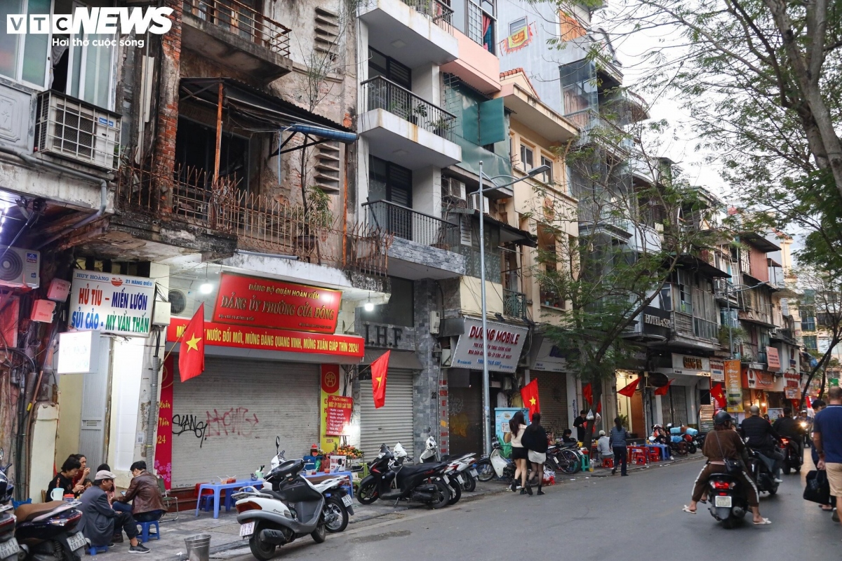 hang quan o ha noi dong khach, gia ca khong tang trong dip tet hinh anh 1