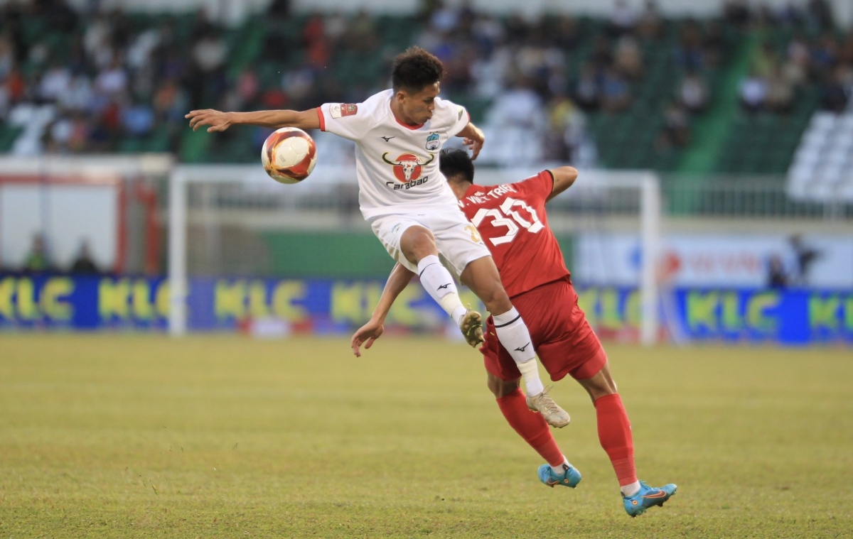 thua ha tinh, hagl tiep tuc chim sau o cuoi bang v-league hinh anh 5