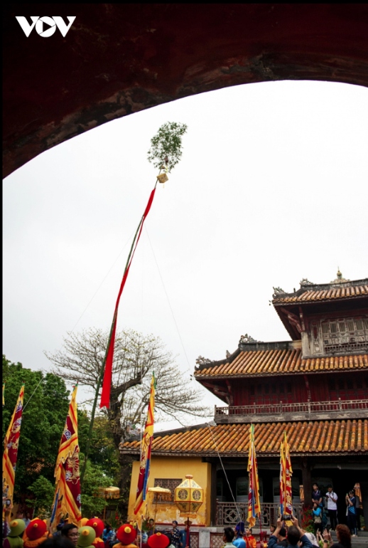 former imperial city welcomes 2024 lunar new year with bamboo pole erection picture 11