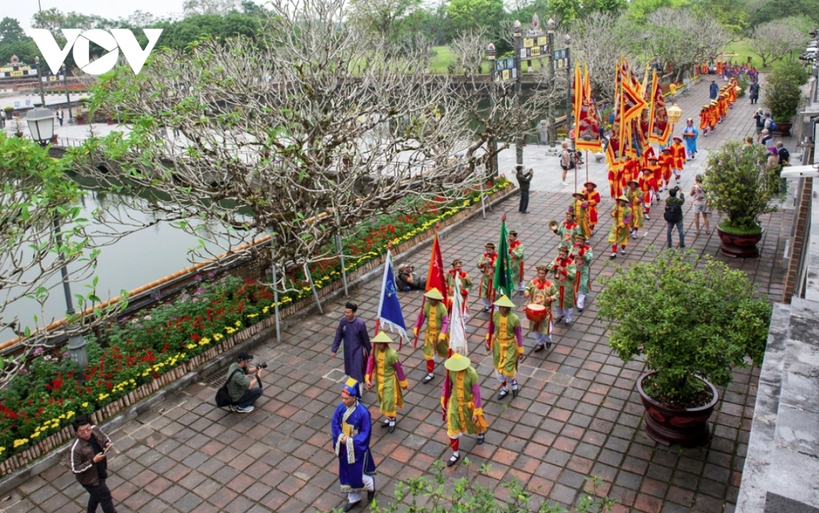 former imperial city welcomes 2024 lunar new year with bamboo pole erection picture 3