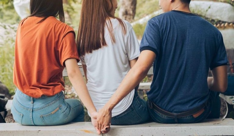 Anh chồng trót say nắng người phụ nữ là bản sao của vợ mình