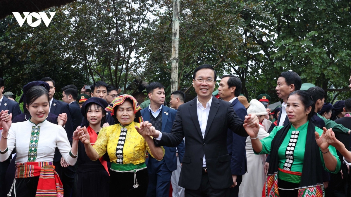president attends ethnic spring festival in hanoi picture 1