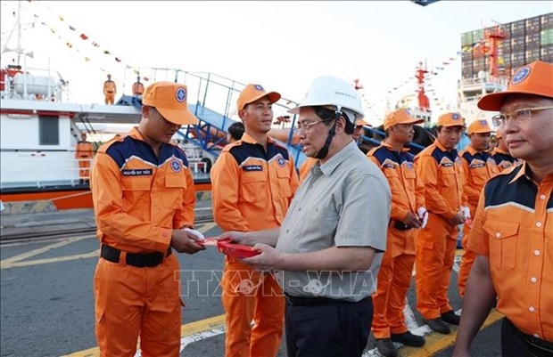 pm launches operations of tan cang cai mep int l port picture 1