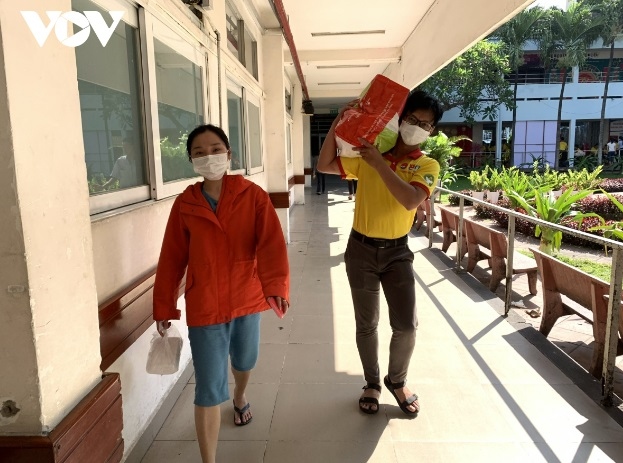 ho chi minh city hospitals bring tet to poor patients picture 2