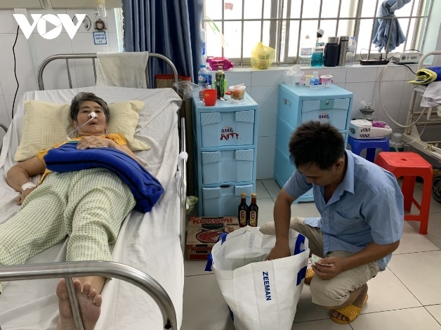 ho chi minh city hospitals bring tet to poor patients picture 1