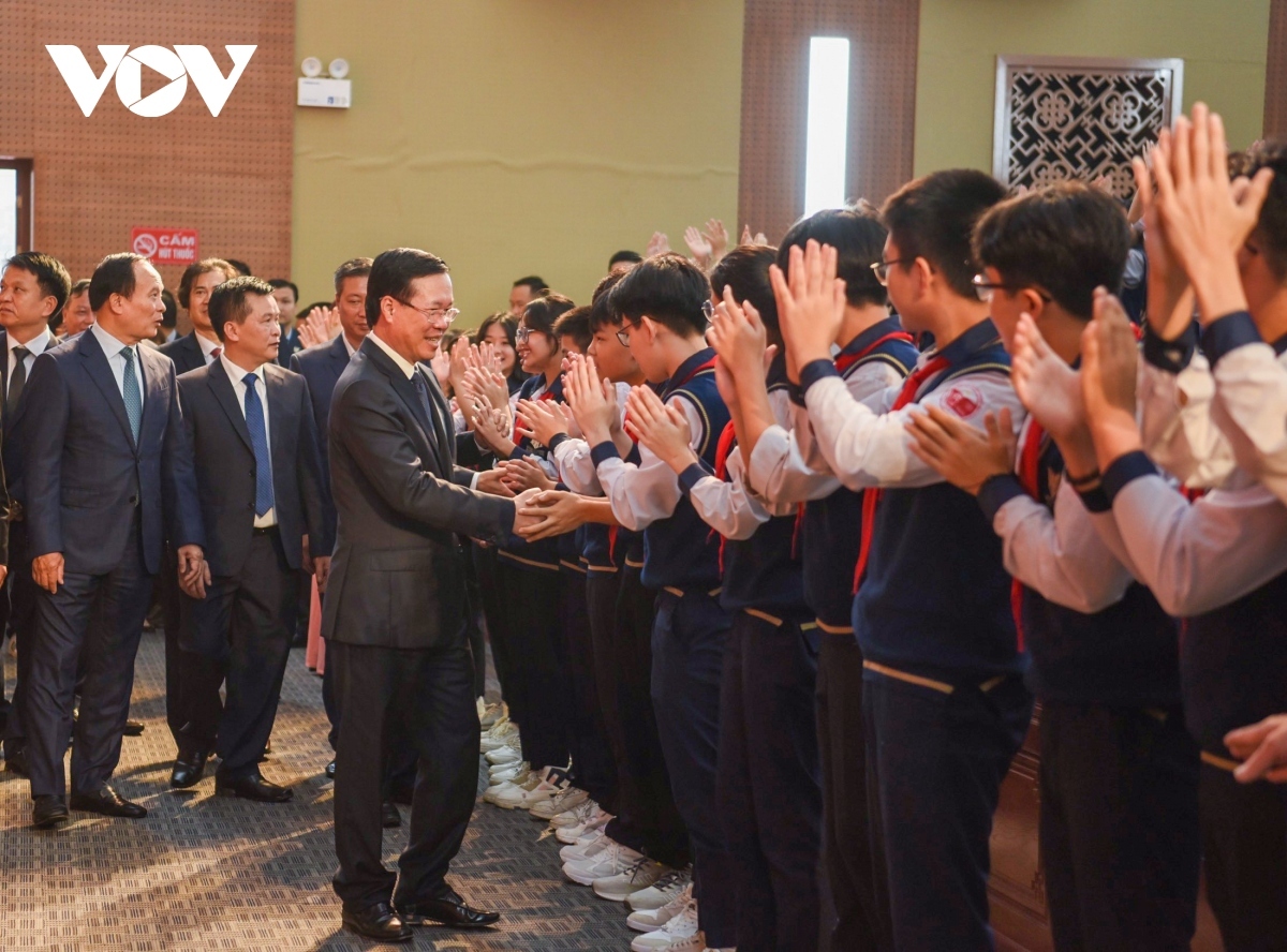 president extends new year greetings to elderly in dong anh district picture 14