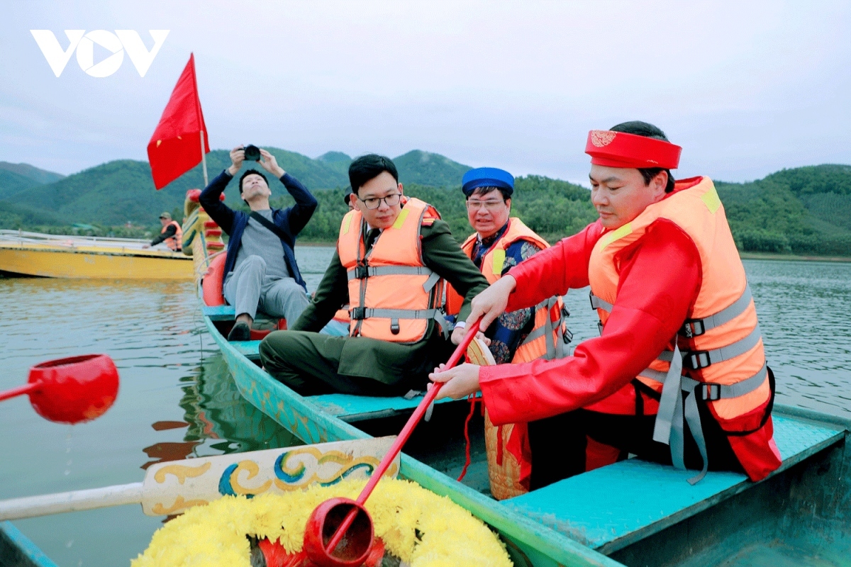 tran dynasty s thai mieu temple festival 2024 opens picture 9