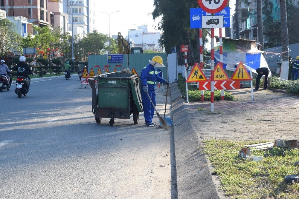 Đà Nẵng thu gom 3.000 tấn rác đêm giao thừa Tết Giáp Thìn
