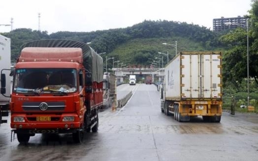 lao cai ensures smooth cross-border trade during tet picture 1