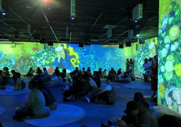 van gogh art lighting experience captivates art enthusiasts in hcm city picture 1