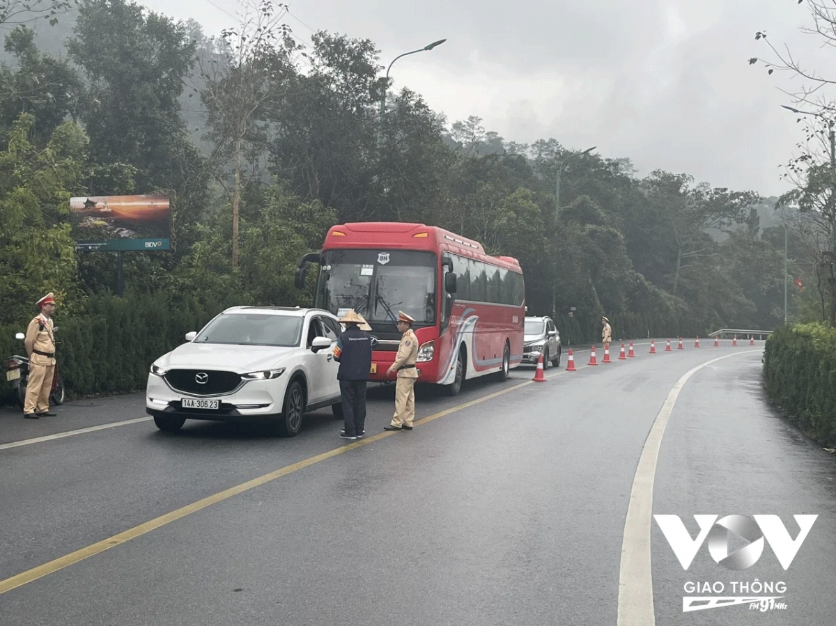 Sử dụng phương tiện đặc chủng chống ùn tắc tại các lễ hội xuân