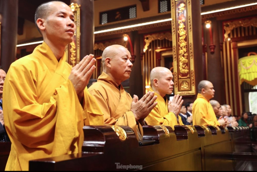 thousands make pilgrimage to buddhist land in vietnam picture 4