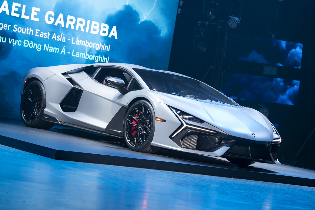 Lamborghini Revuelto: Siêu xe 1.000 mã lực, giá 43 tỷ đồng ra mắt khách Việt