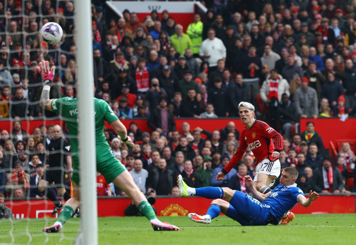 Garnacho mang về cú đúp phạt đền, MU thắng nhàn trước Everton trên sân nhà
