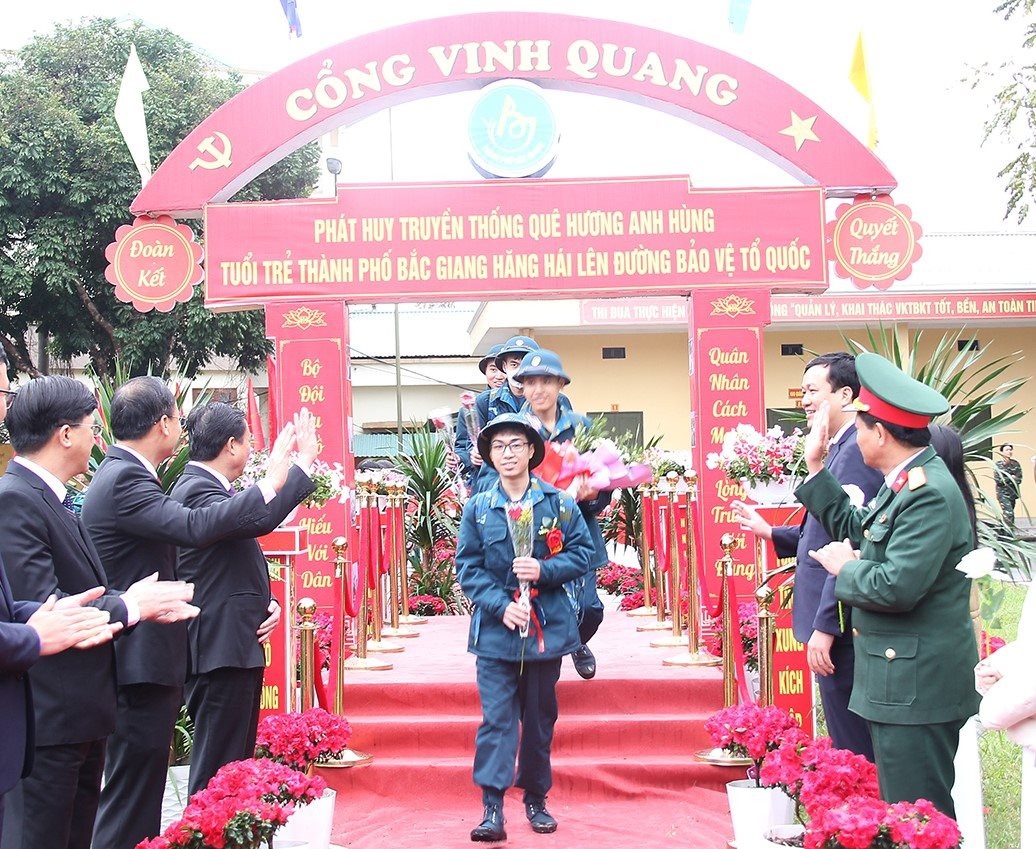 khong chap hanh lenh nhap ngu, 2 thanh nien o bac giang bi xu phat hinh anh 1