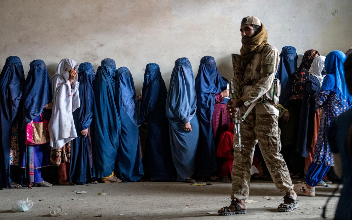 taliban se phat phu nu ngoai tinh bi nem da den chet o noi cong cong hinh anh 1