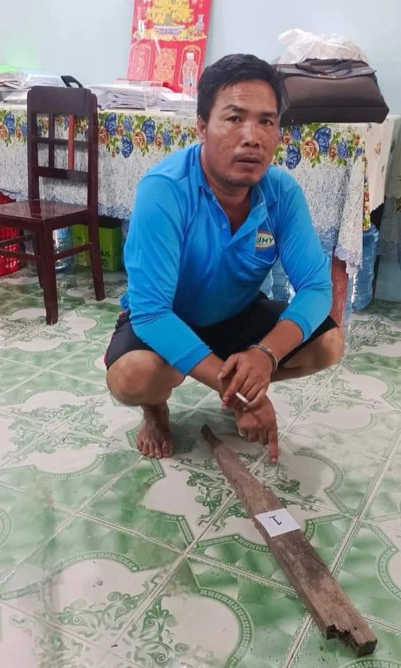 mang ruou den ru nhau bi tu choi, danh chu nha tu vong hinh anh 1