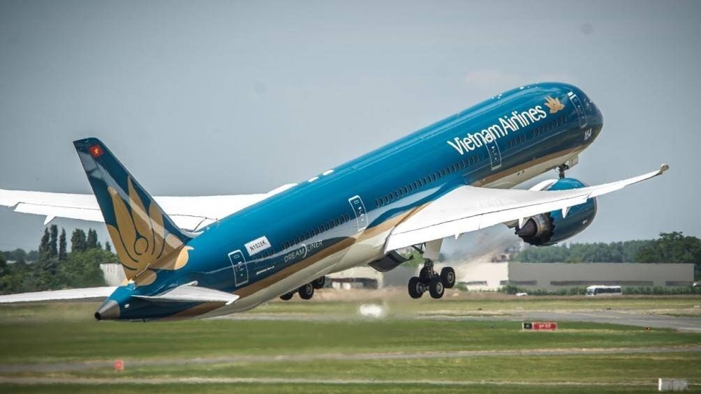 vietnam airlines cancels flights to germany due to air strikes picture 1