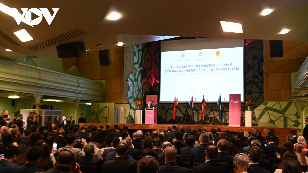 pm chinh calls on australian businesses to invest in new growth drivers in vn picture 1