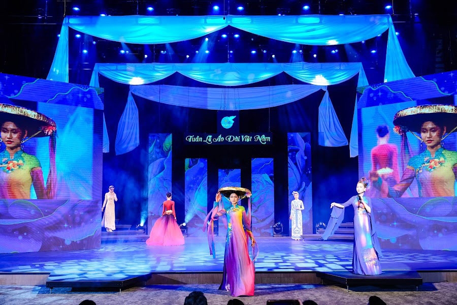 foreign ambassadors wives model at ao dai week 2024 picture 3