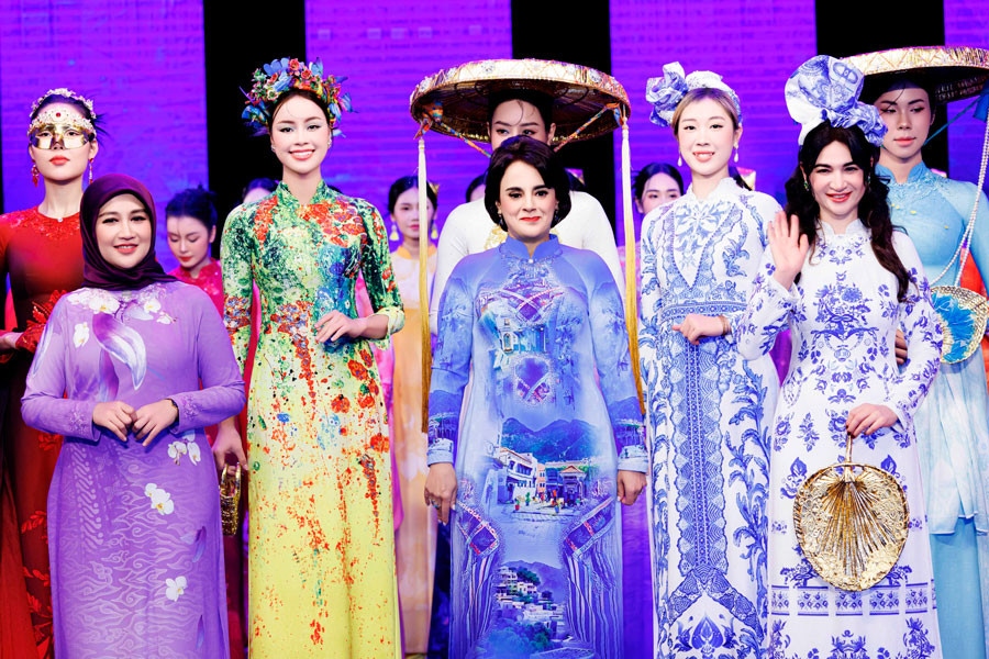 foreign ambassadors wives model at ao dai week 2024 picture 4