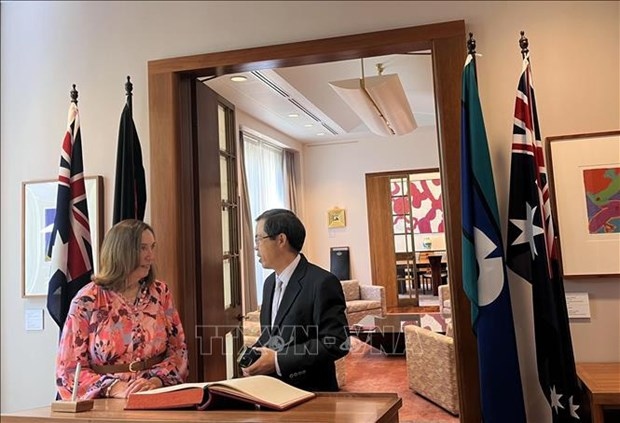new vietnamese ambassador pays courtesy call to president of australian senate picture 1