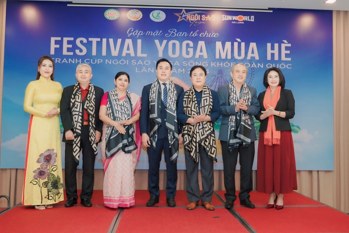 gan 1.500 nguoi tham gia dong dien yoga tai festival yoga mua he hinh anh 1