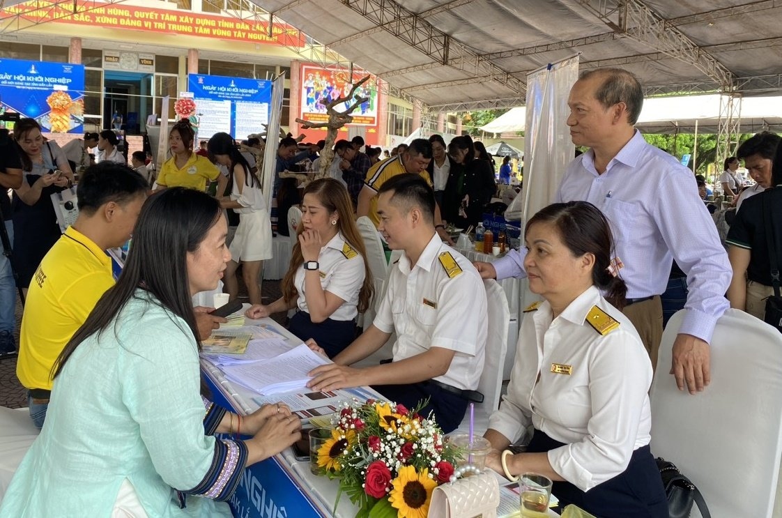 De nghi tam cam xuat canh 14 chu doanh nghiep o Dak lak hinh anh 1