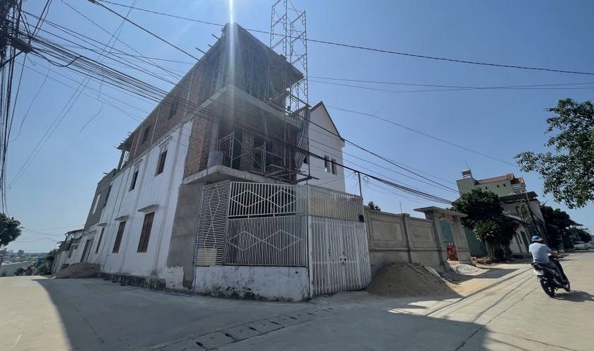 Sập giàn giáo ở Gia Lai