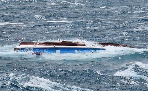 five vietnamese nationals rescued near rok s jeju island picture 1