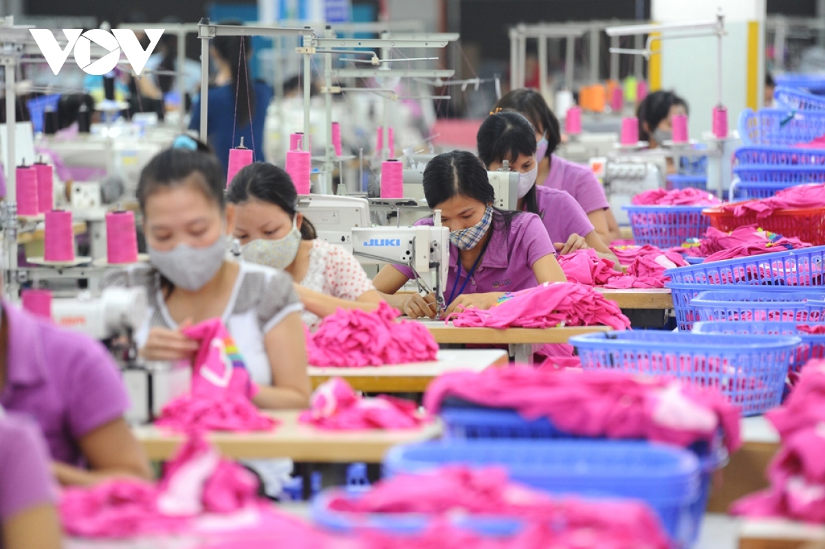 vietnam racks up trade surplus of us 6.2 billion by mid-march picture 1