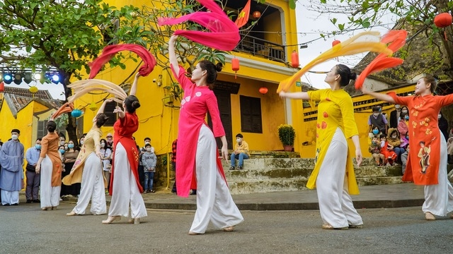 hoi an memories 2024 returns with numerous colourful street events picture 1
