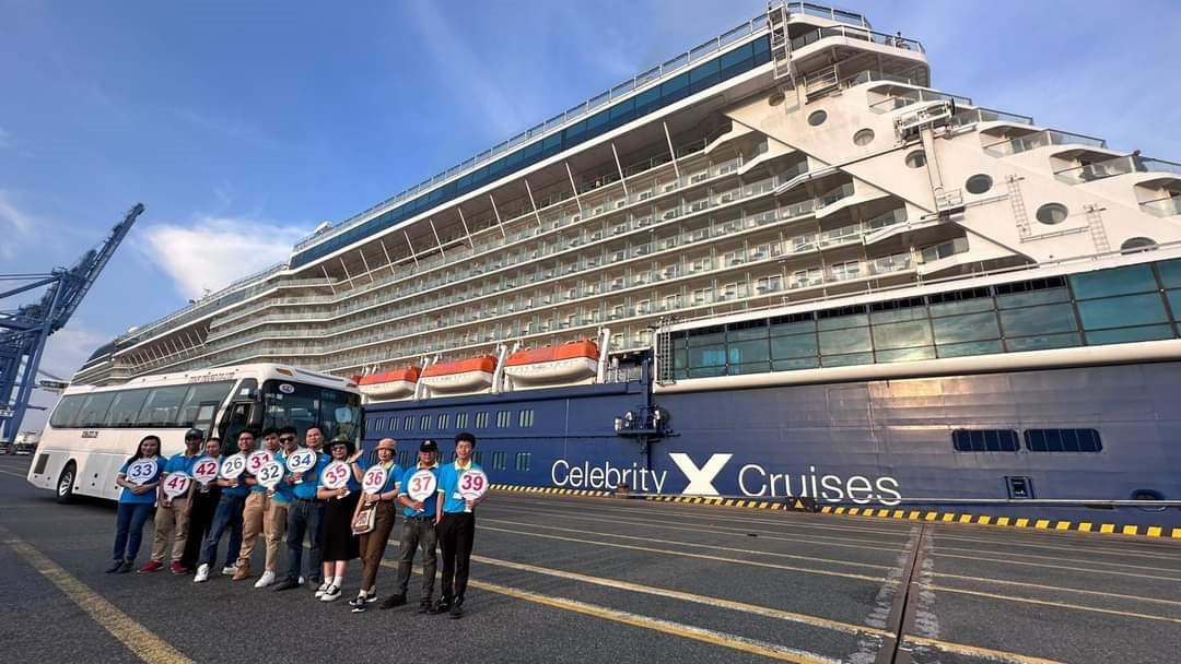 cruise liner celebrity solstice brings foreign visitors to vung tau picture 1