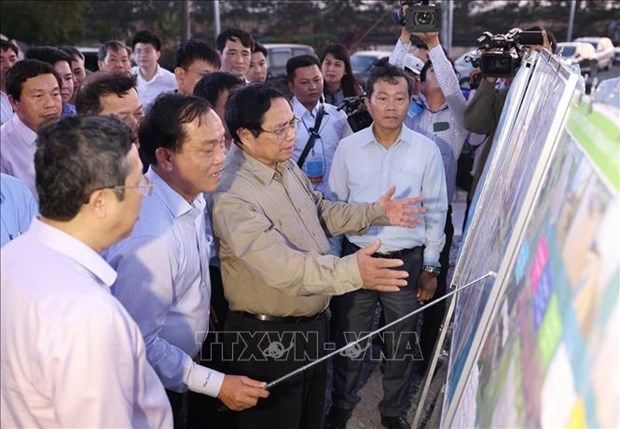 pm inspects key infrastructure works in tien giang picture 1