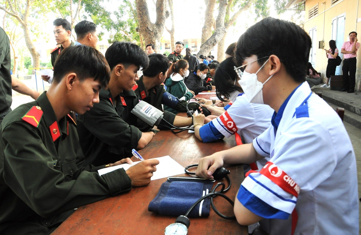 Hàng trăm thanh niên tham gia hiến máu tại Cần Thơ