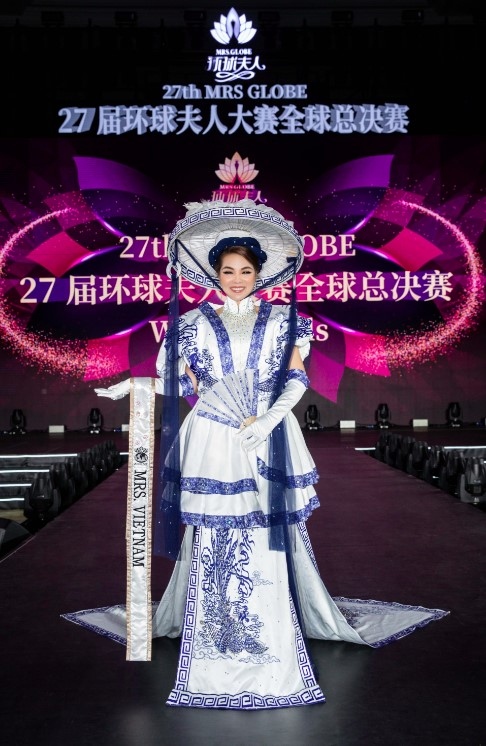vietnamese contestant claims top 10 finish at mrs globe 2024 pageant picture 1