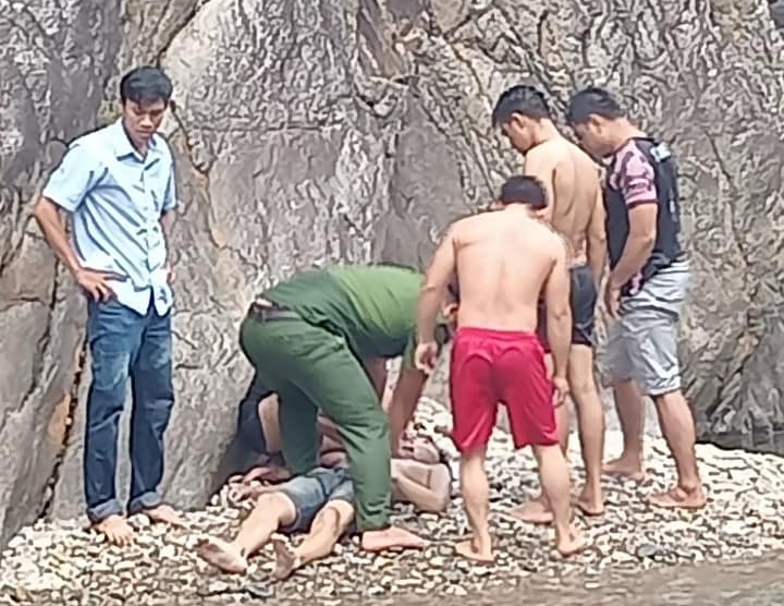 Thanh niên trượt chân xuống vũng nước sâu tử vong