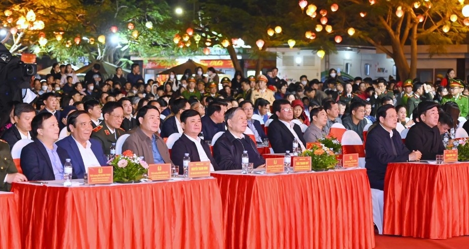 chuong trinh nghe thuat sang mai loi day cua bac hinh anh 1