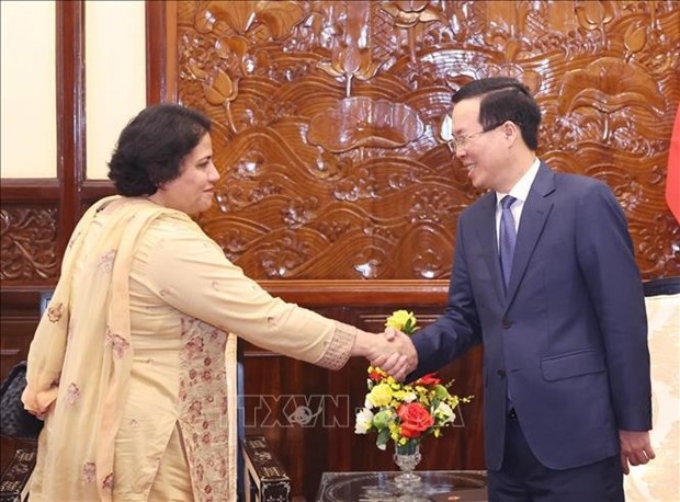 president receives outgoing pakistani ambassador picture 1