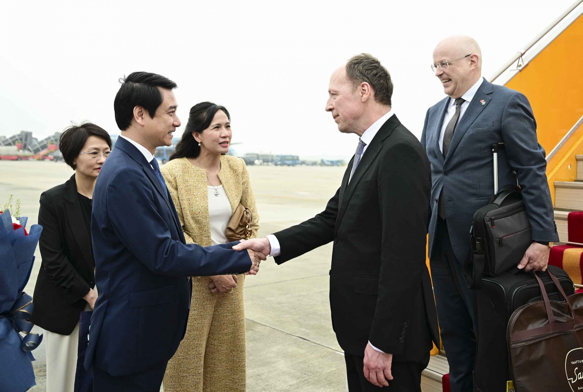 speaker of finnish parliament arrives in hanoi for official visit picture 1