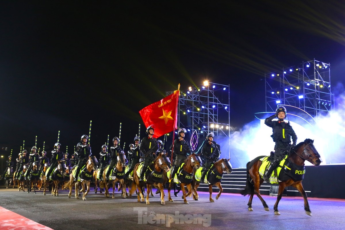 vietnamese cavalry mobile police force puts in impressive performance picture 1