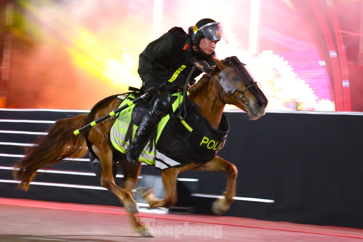 vietnamese cavalry mobile police force puts in impressive performance picture 10