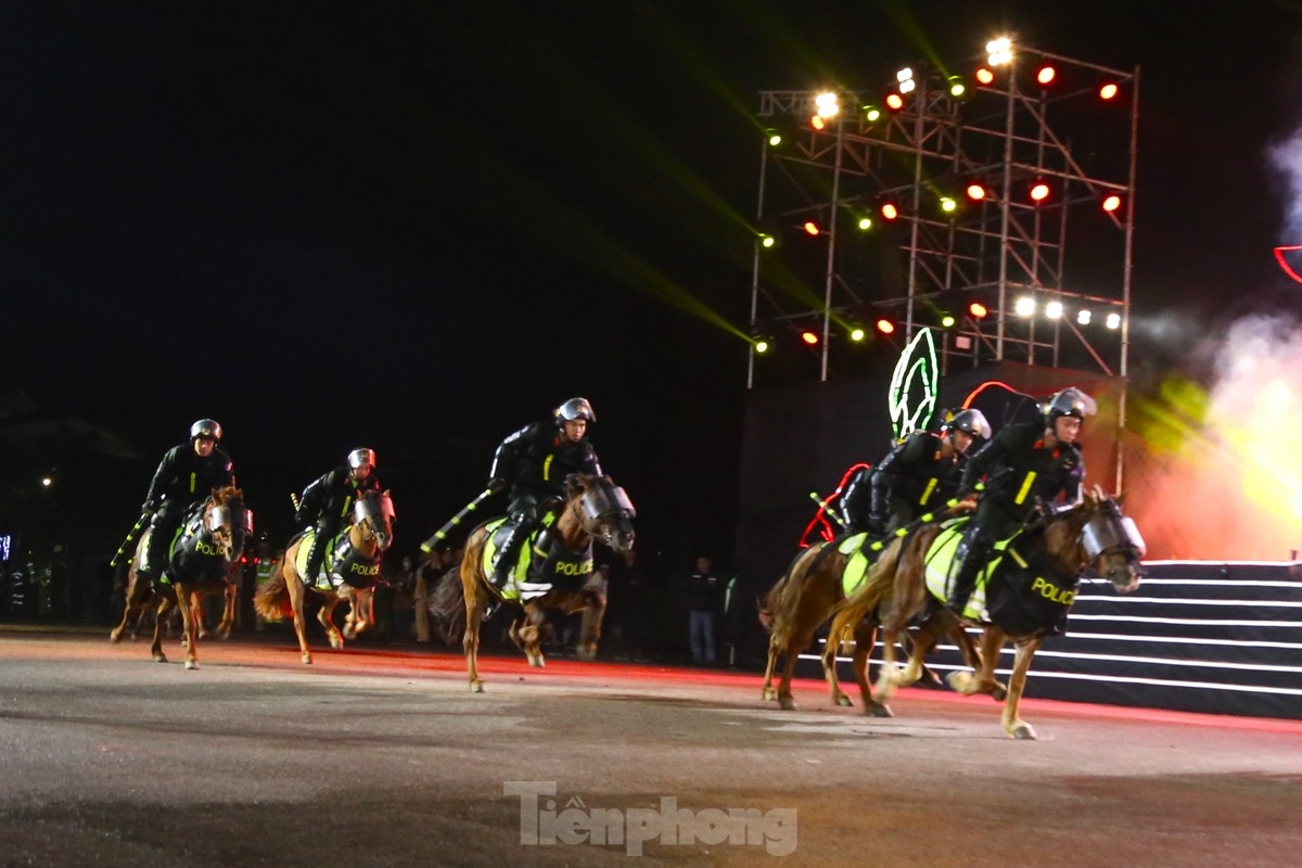 vietnamese cavalry mobile police force puts in impressive performance picture 12