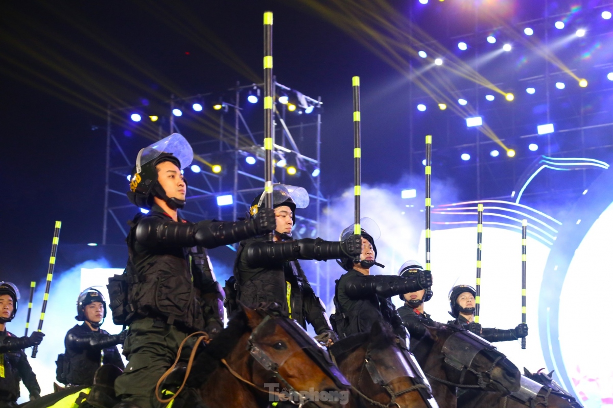 vietnamese cavalry mobile police force puts in impressive performance picture 3