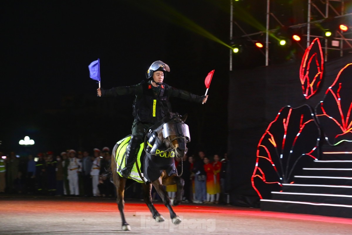 vietnamese cavalry mobile police force puts in impressive performance picture 5