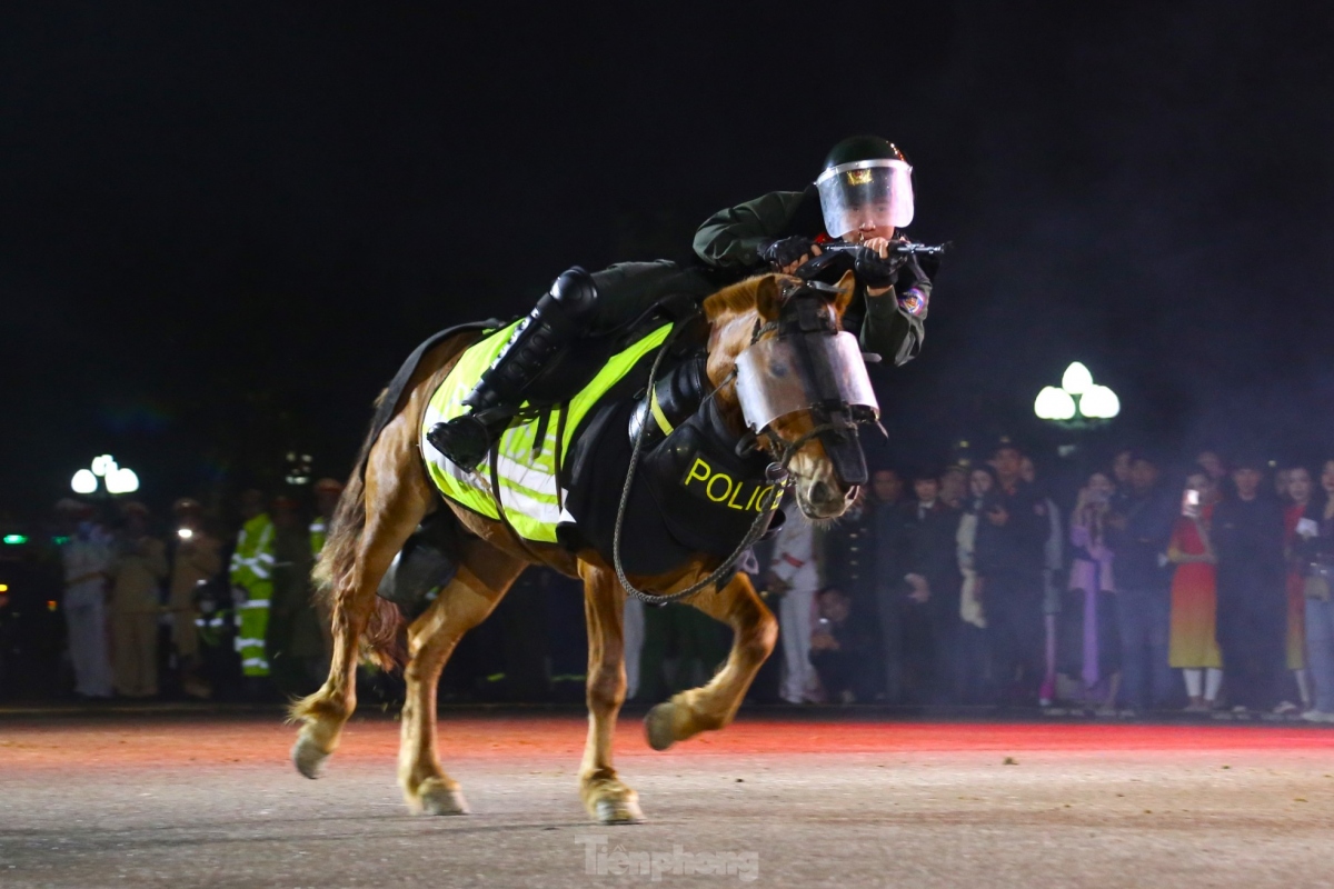 vietnamese cavalry mobile police force puts in impressive performance picture 8