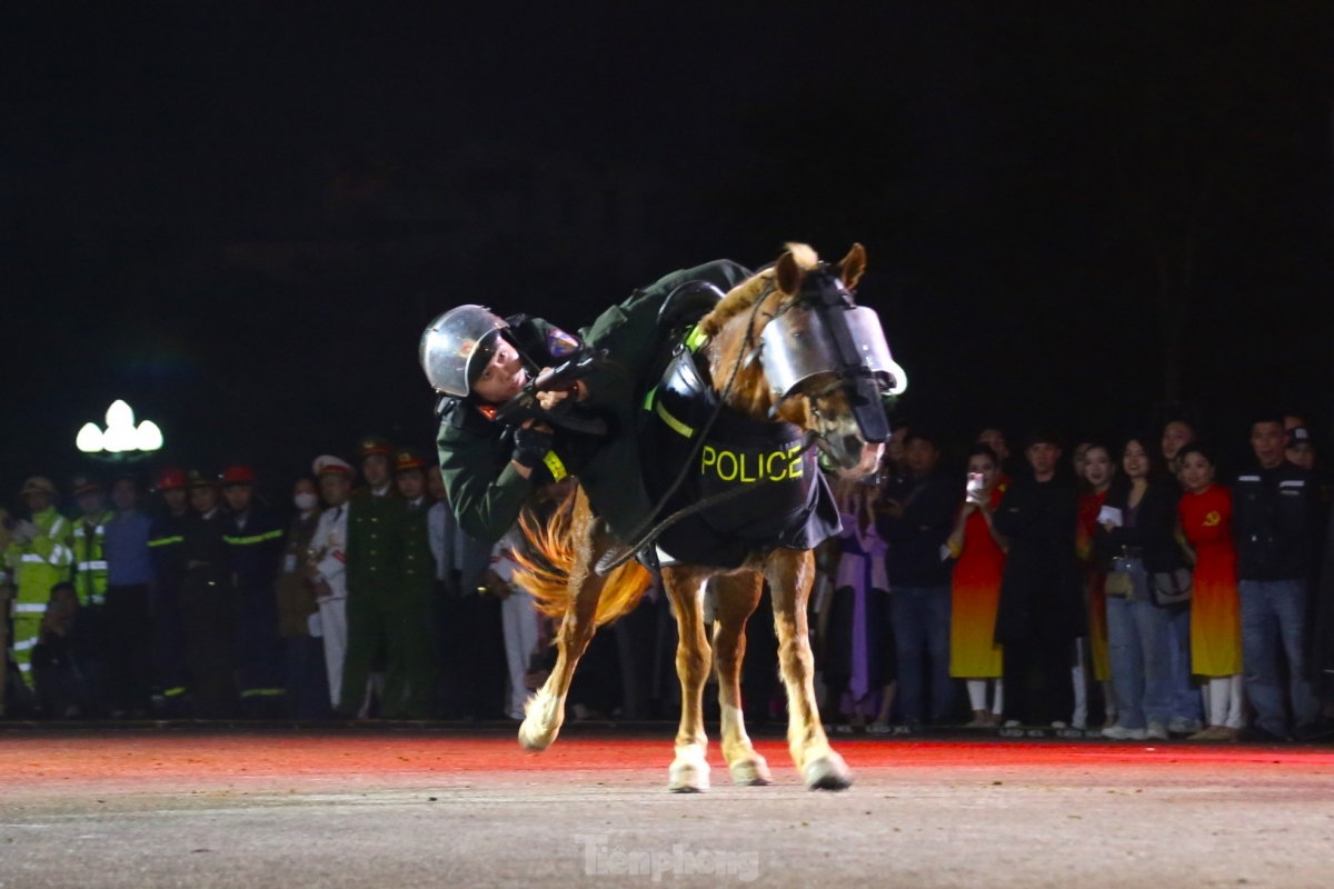 vietnamese cavalry mobile police force puts in impressive performance picture 9