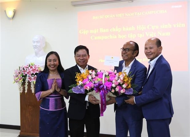alumni contribute to vietnam-cambodia relations picture 1